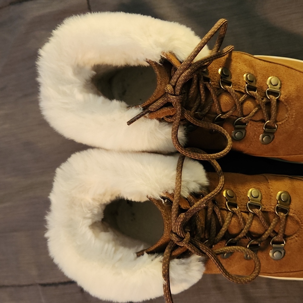 Kookaburra tan boots with fur trim - Picture 6 of 6
